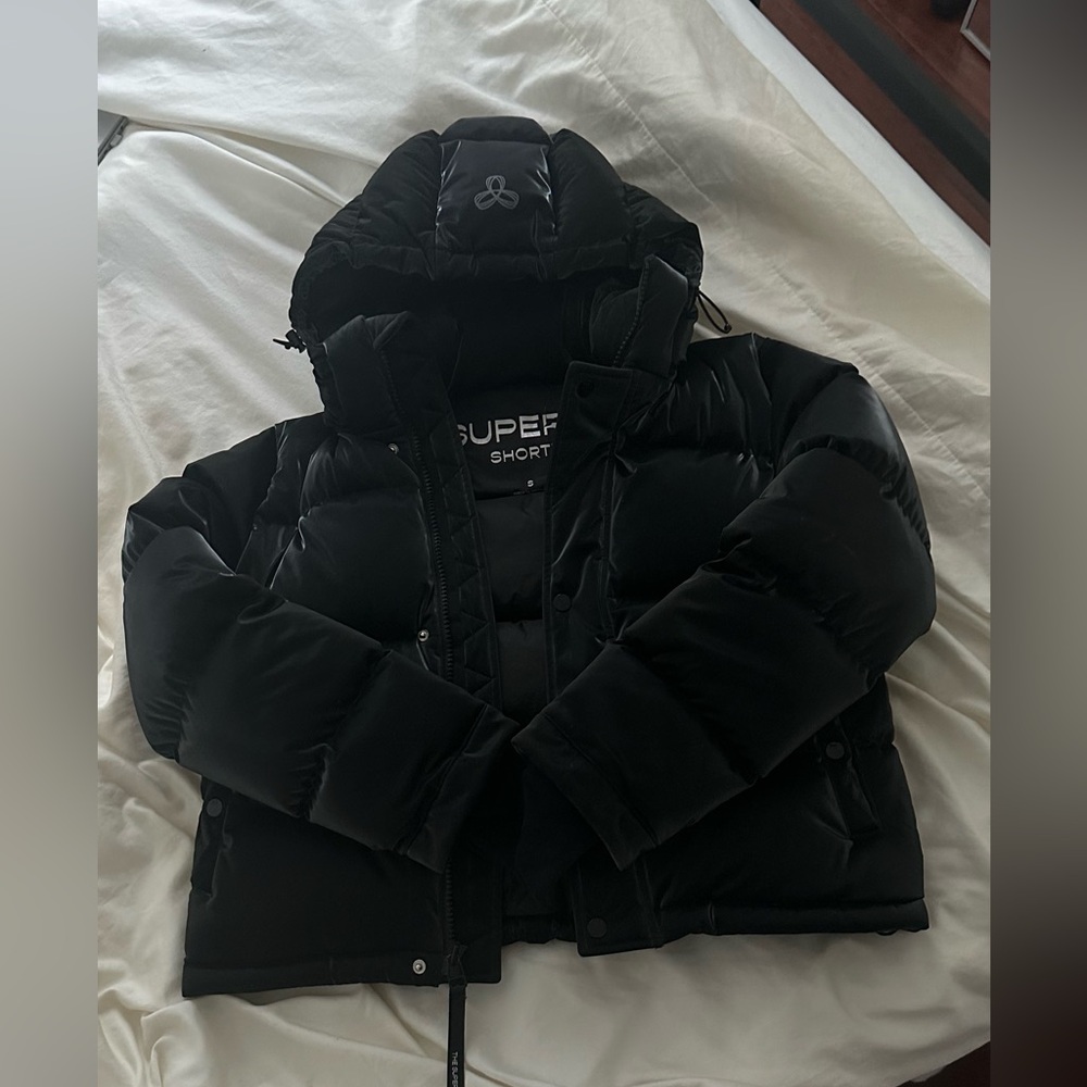 Aritzia SuperPuff Shorty Liquid Shine Black Size Small